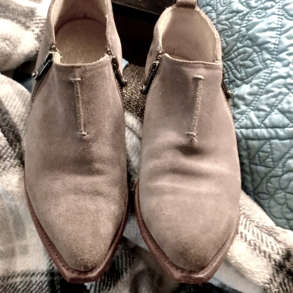 FRYE Gray Suede Women's Ankle Boots Two Zippers 8 B
